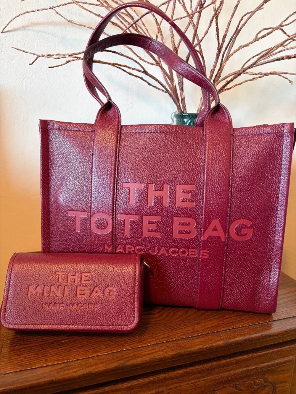 MARC JACOBS The Large Tote Bag Full Grain Pebbled Leather - Cherry (Dark Cherry)